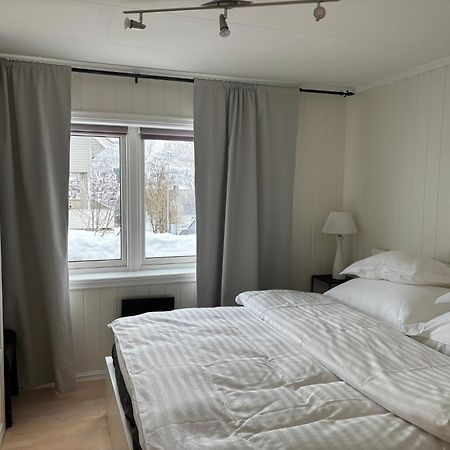 Sentral 4-Roms Leilighet I Trollbakken Tromso Bagian luar foto