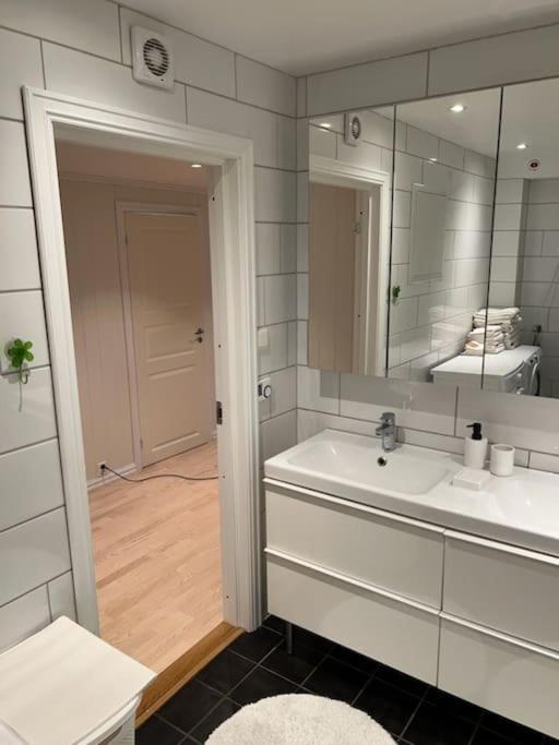 Sentral 4-Roms Leilighet I Trollbakken Tromso Bagian luar foto